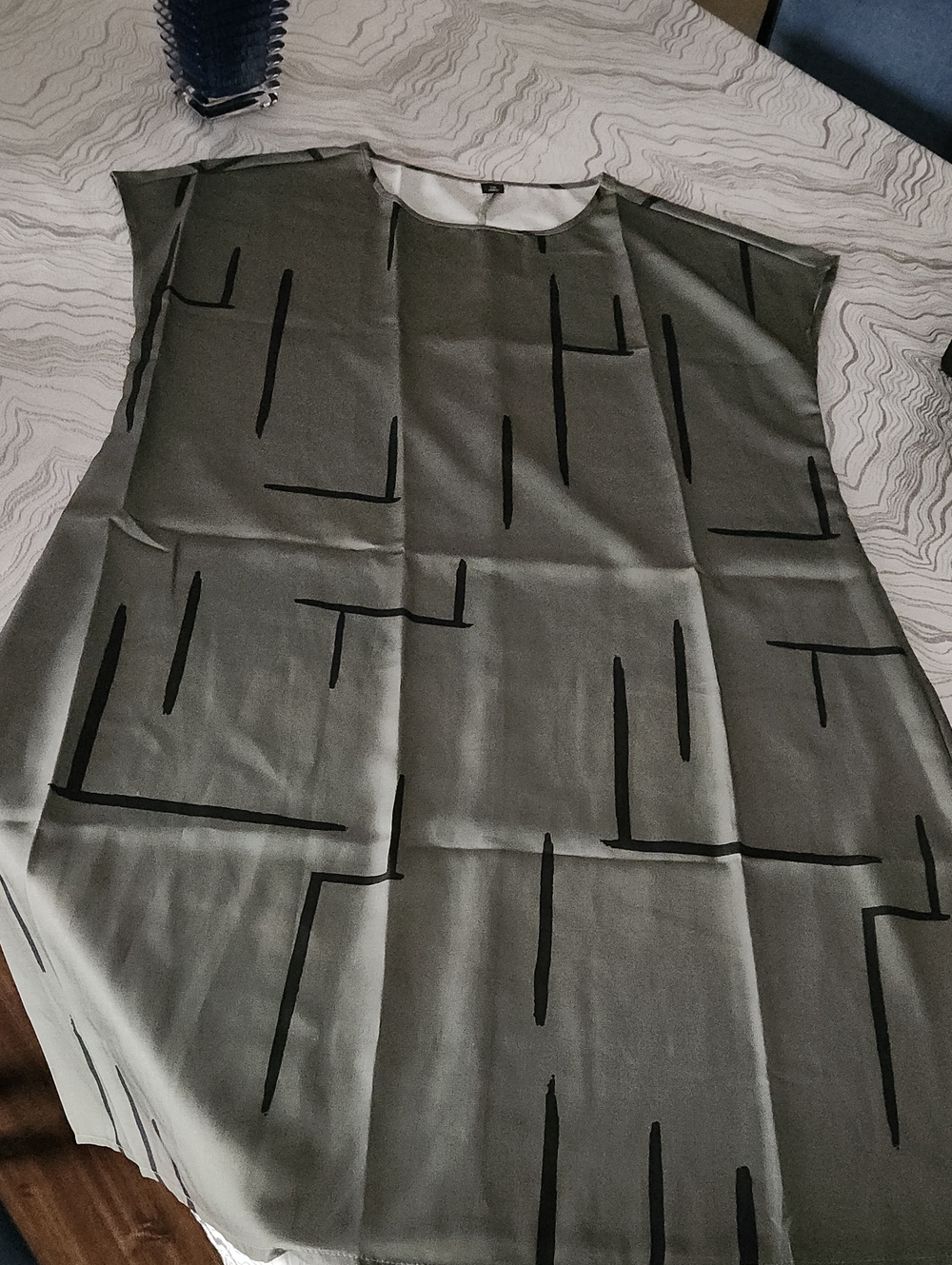 SHEIN Olive Green Midi Dress with Black Geometric Print